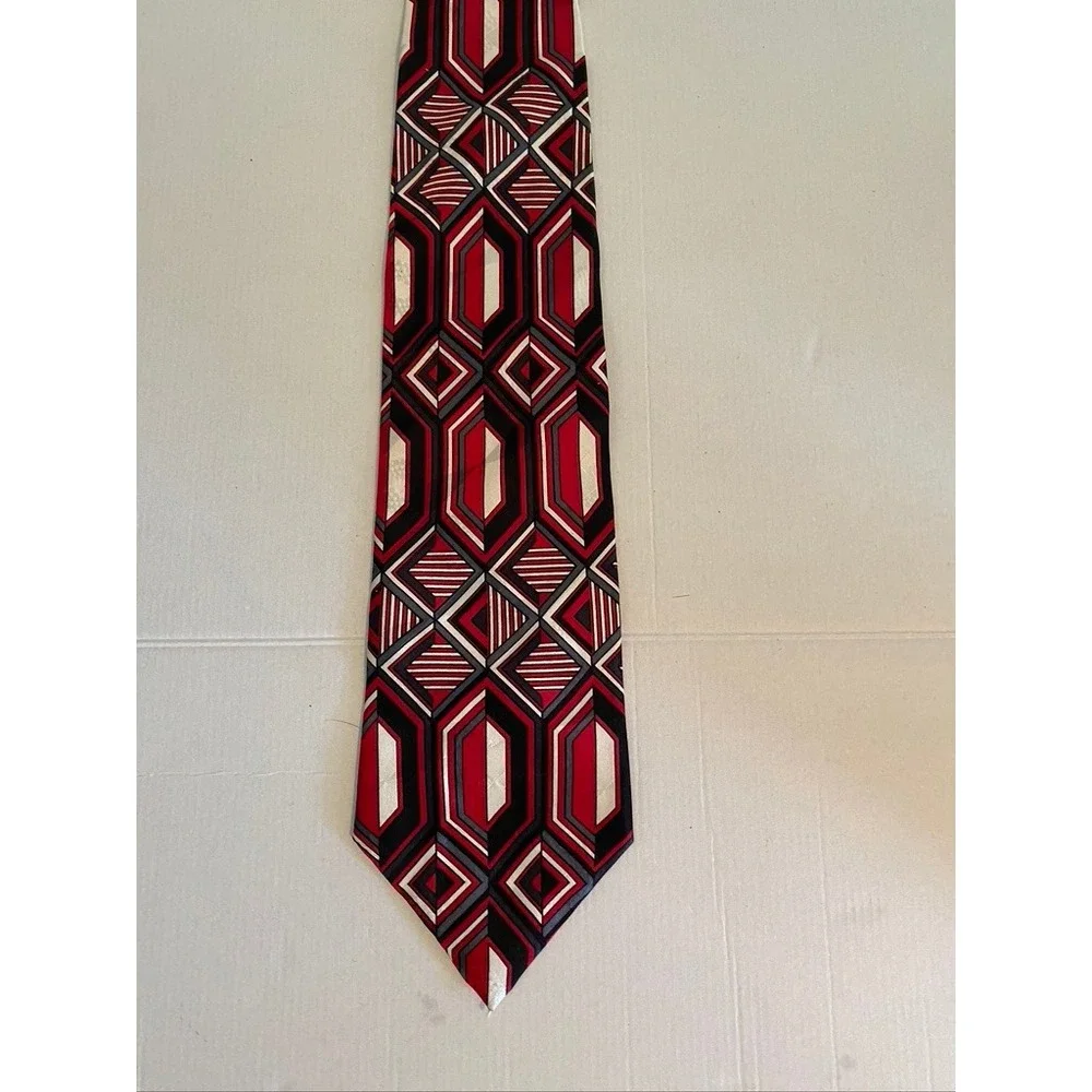 Screenplay by Martin Wong Mens Geometric Art Deco Silk Necktie Red Black White